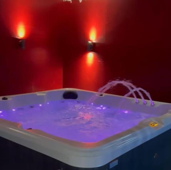 The Exclusive Jacuzzi Apartment Birmingham Eksteriør bilde
