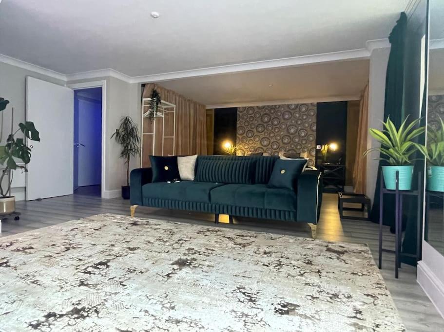 The Exclusive Jacuzzi Apartment Birmingham Eksteriør bilde