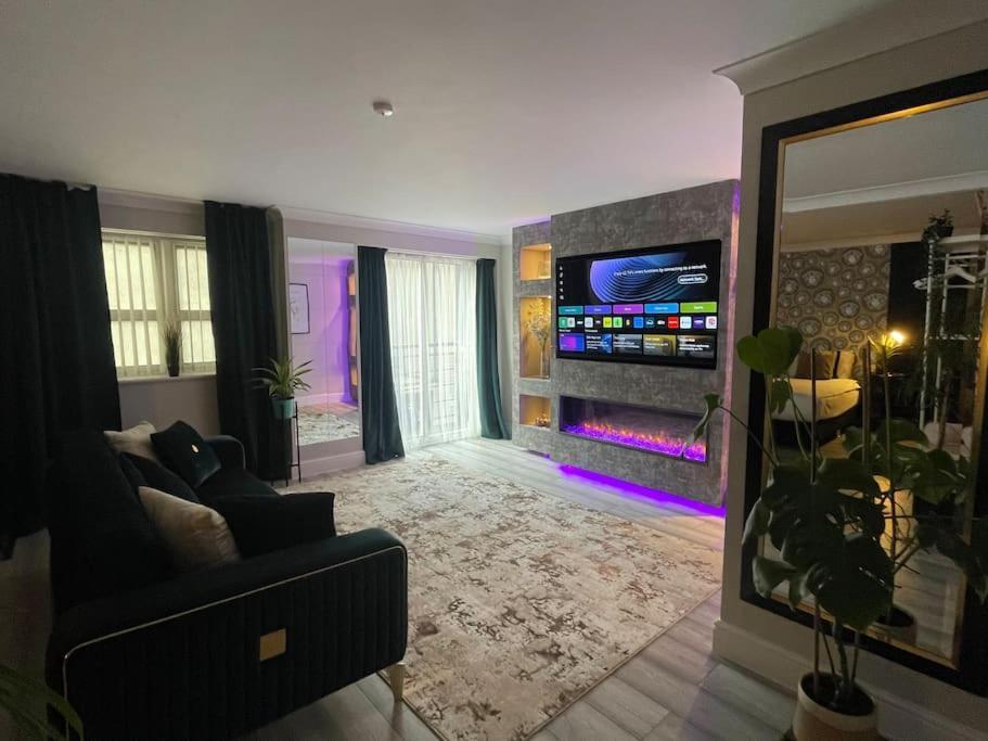 The Exclusive Jacuzzi Apartment Birmingham Eksteriør bilde