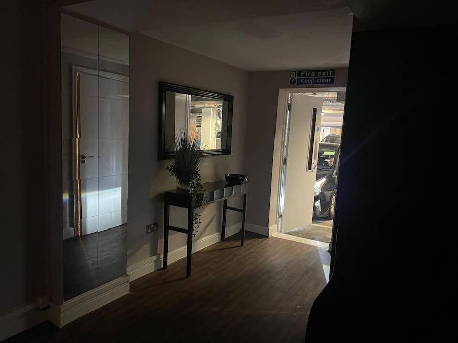 The Exclusive Jacuzzi Apartment Birmingham Eksteriør bilde