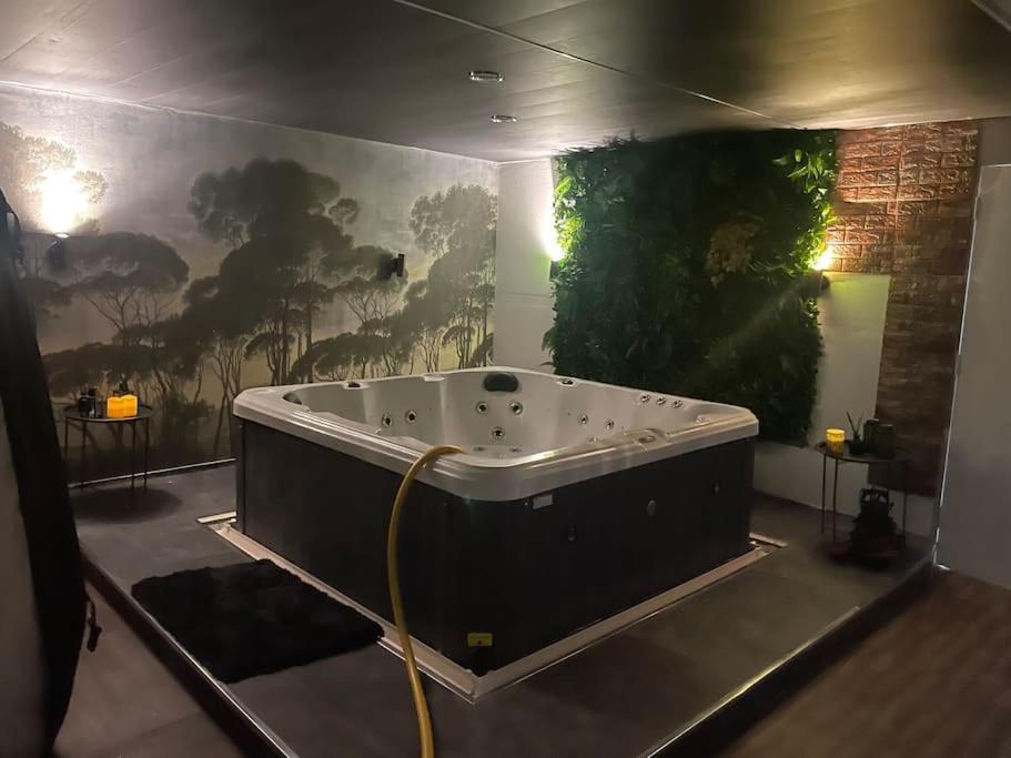 The Exclusive Jacuzzi Apartment Birmingham Eksteriør bilde