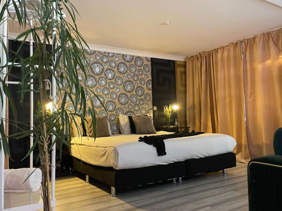 The Exclusive Jacuzzi Apartment Birmingham Eksteriør bilde